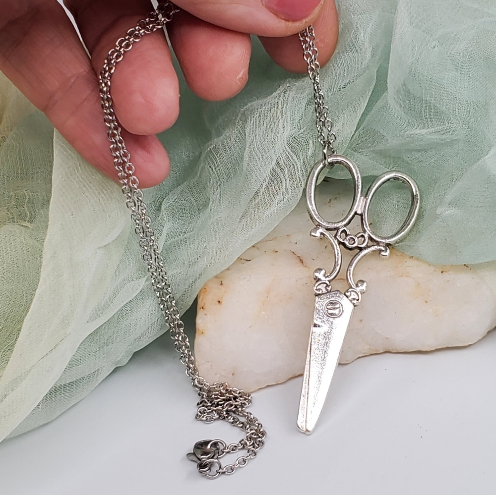 ❤️ Gift for Hairdresser Scissors Pendant Hypoallergic Chain Necklace - Picture 3 of 8